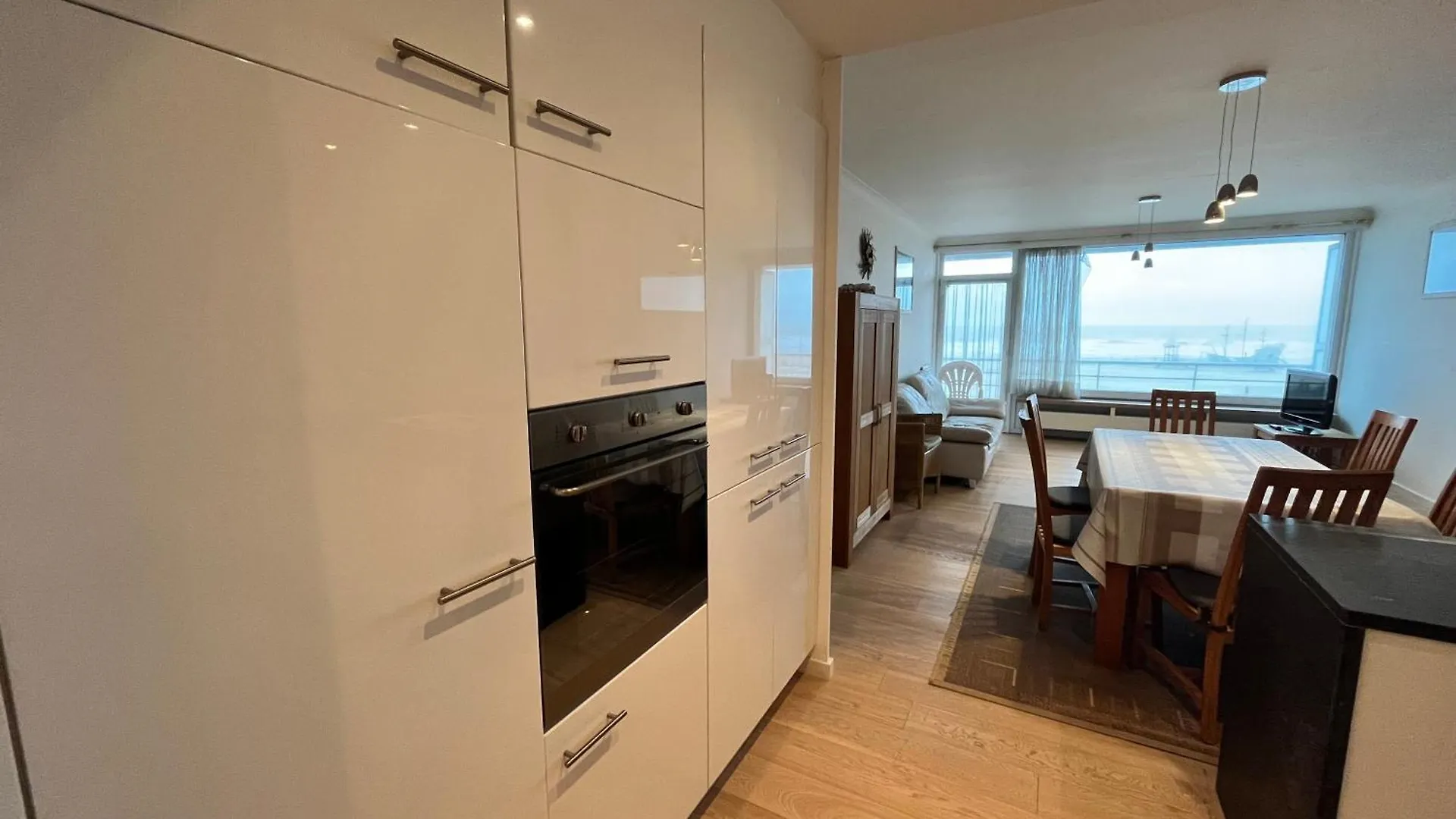 Elegant 2-Bedroom Apartment With A Sleeping Corner And Stunning Front Sea View T15 奥斯滕德
