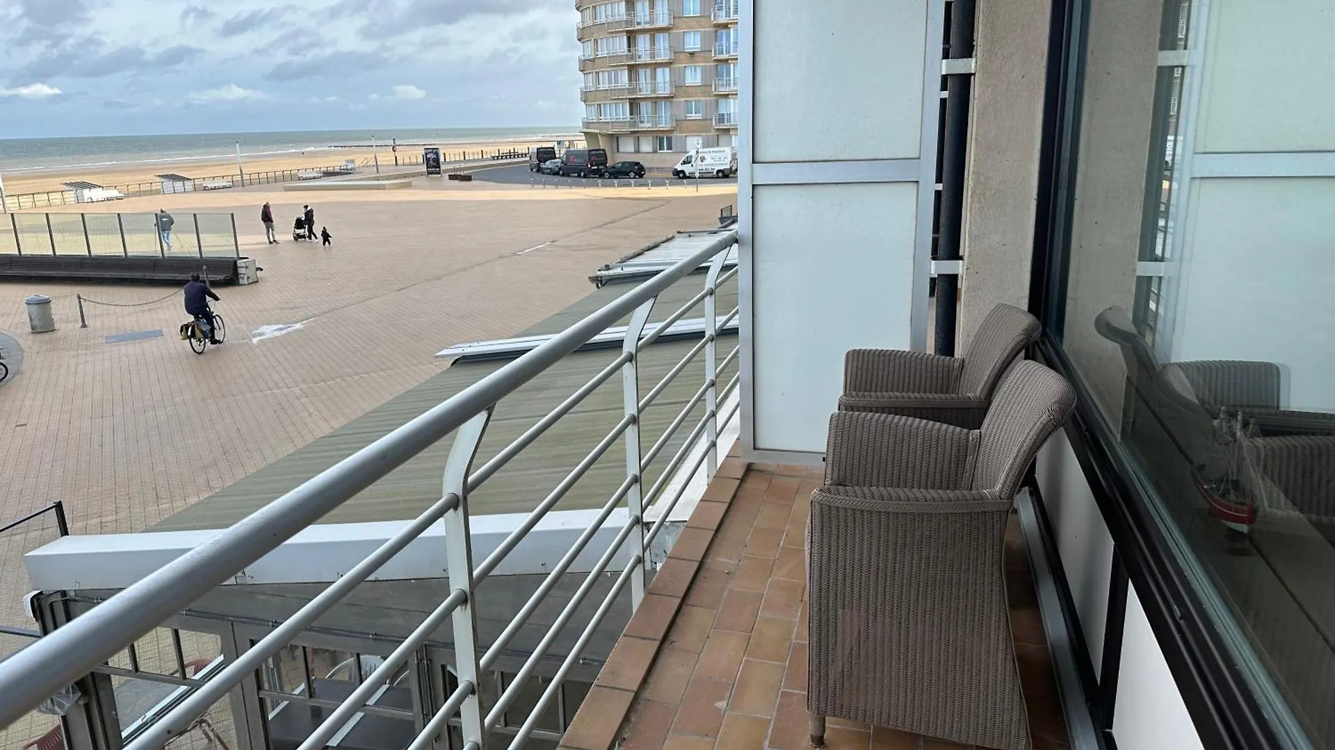 Elegant 2-Bedroom Apartment With A Sleeping Corner And Stunning Front Sea View T15 奥斯滕德